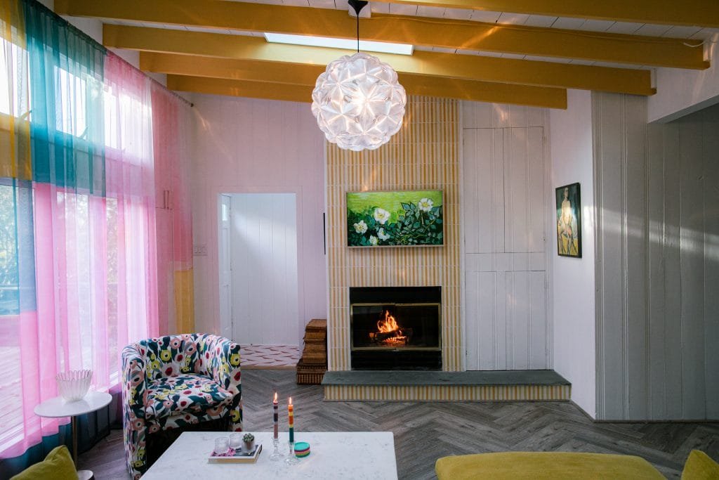 Happy living room by one of the top New York interior designers, Jove Meyer