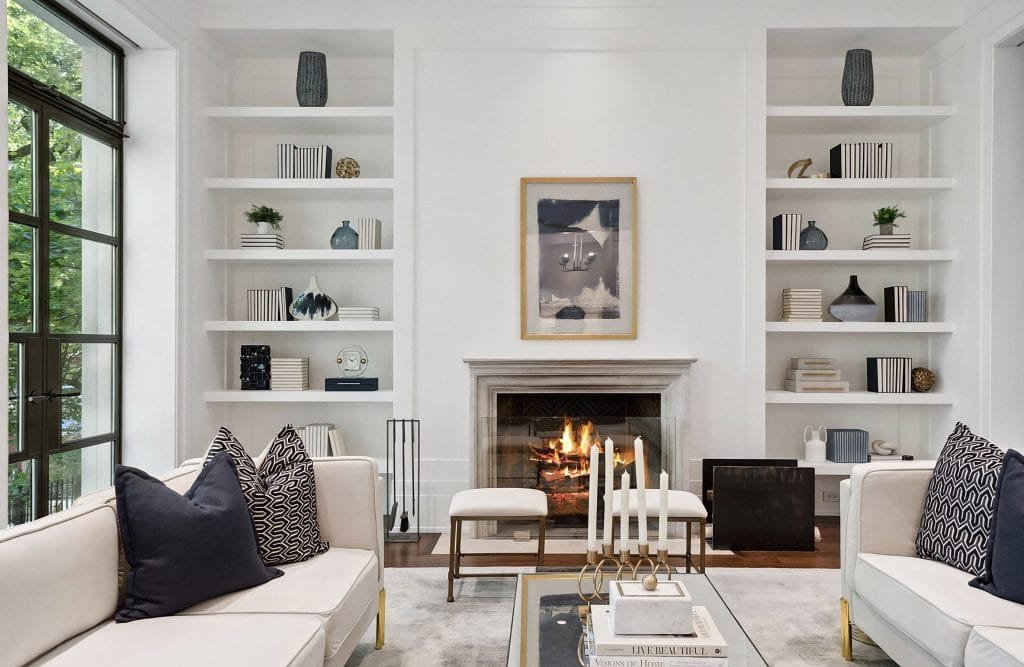 Contemporary sitting room by Decorilla designer, Autumn P.