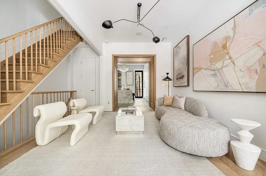 Modern living room lighting trends 2026 by DECORILLA designer, Leanna S. 