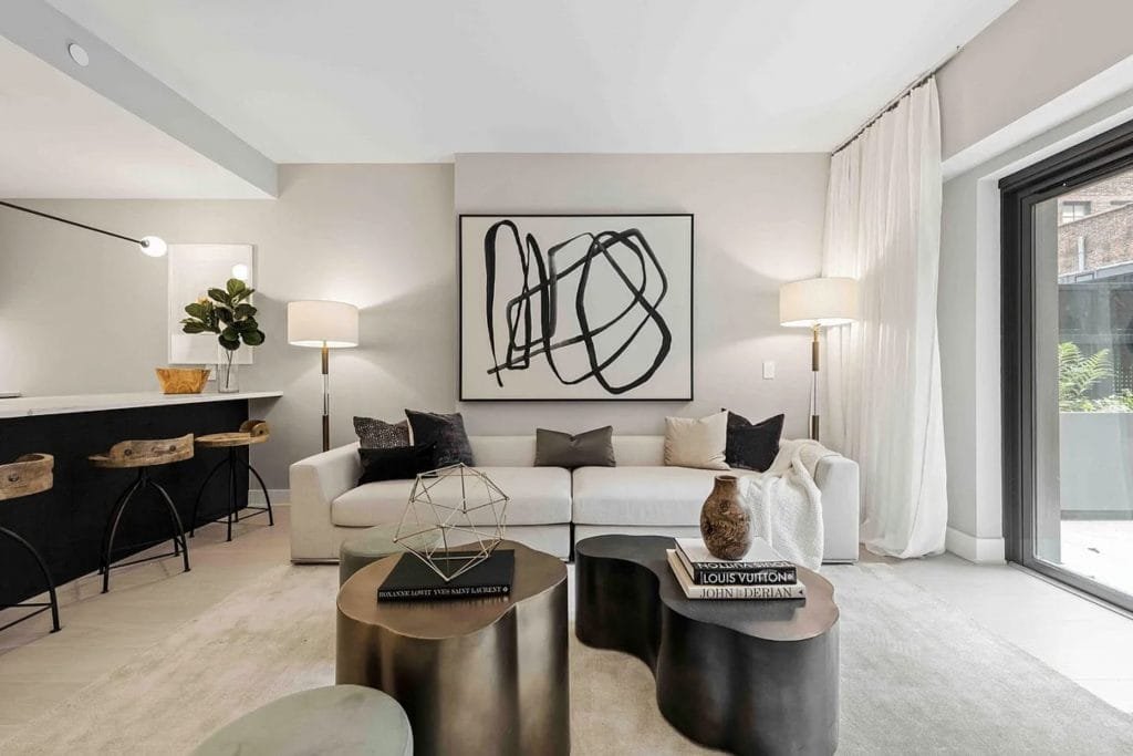 Contemporary living room 2026 lighting trends by DECORILLA designer, Leanna S.