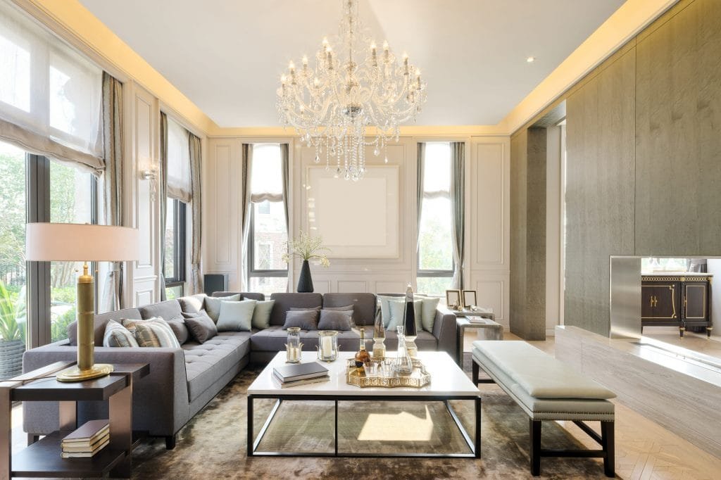 Glamorous living room 2026 lighting trends by DECORILLA designer, Amelia R. 