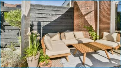 إنشاء منطقة جلوس خارجية طوال العام: أثاث DIY وطرق ذكية ...