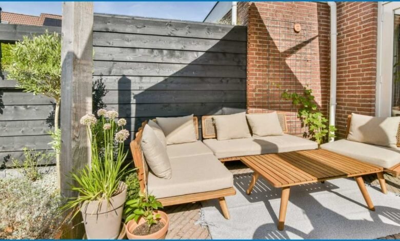 Create an external seating area throughout the year: DIY furniture and smart roads ...